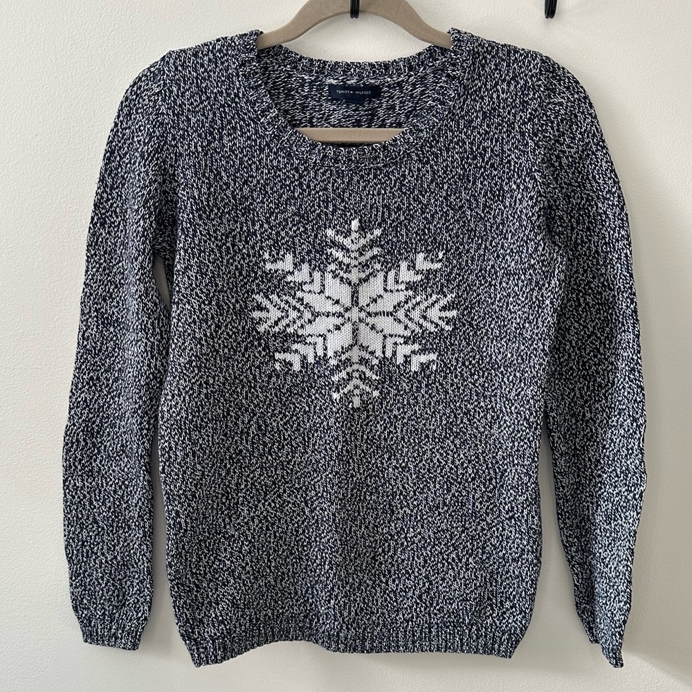 Tommy Hilfiger Navy and White Snowflake Marled Knit Crewneck Cotton Sweater .